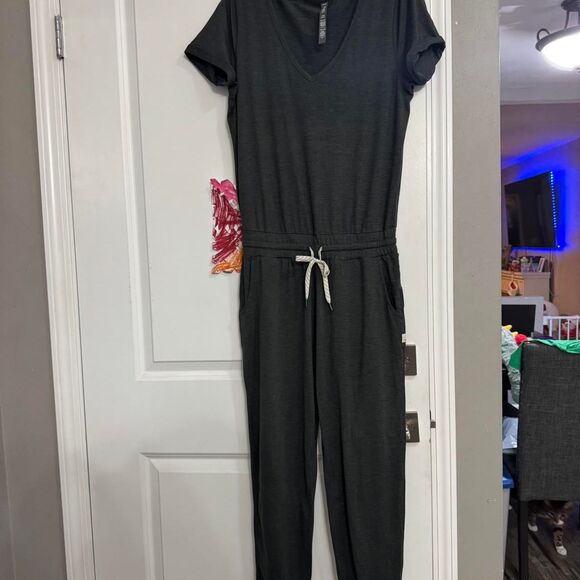 Vuori All Day Jumpsuit // Size Small - Picture 2 of 5